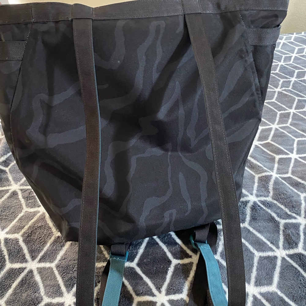 Selling my Patagonia 3 set waterproof sold together!! Great for traveling. - Picture 13 of 14
